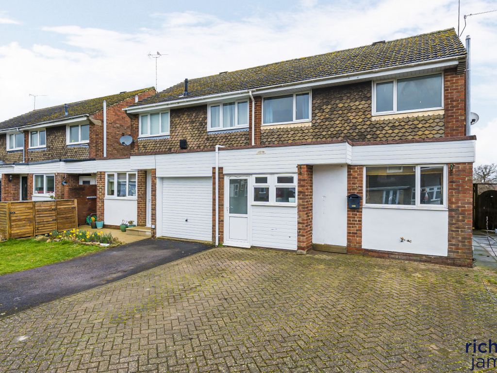 3 bed semidetached house for sale in Savill Crescent, Wroughton