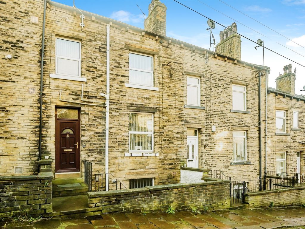 2 bed terraced house for sale in Cleveland Avenue, Halifax HX3, £