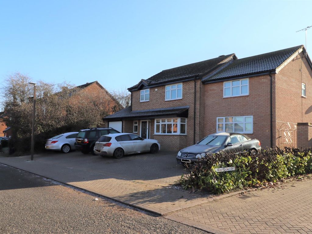 5 bed detached house for sale in Cantle Avenue, Downs Barn, Milton