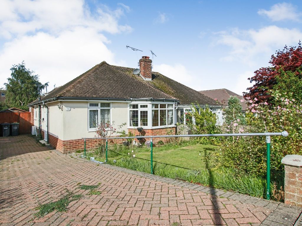 2 bed semidetached bungalow for sale in Fairlawn Crescent, East