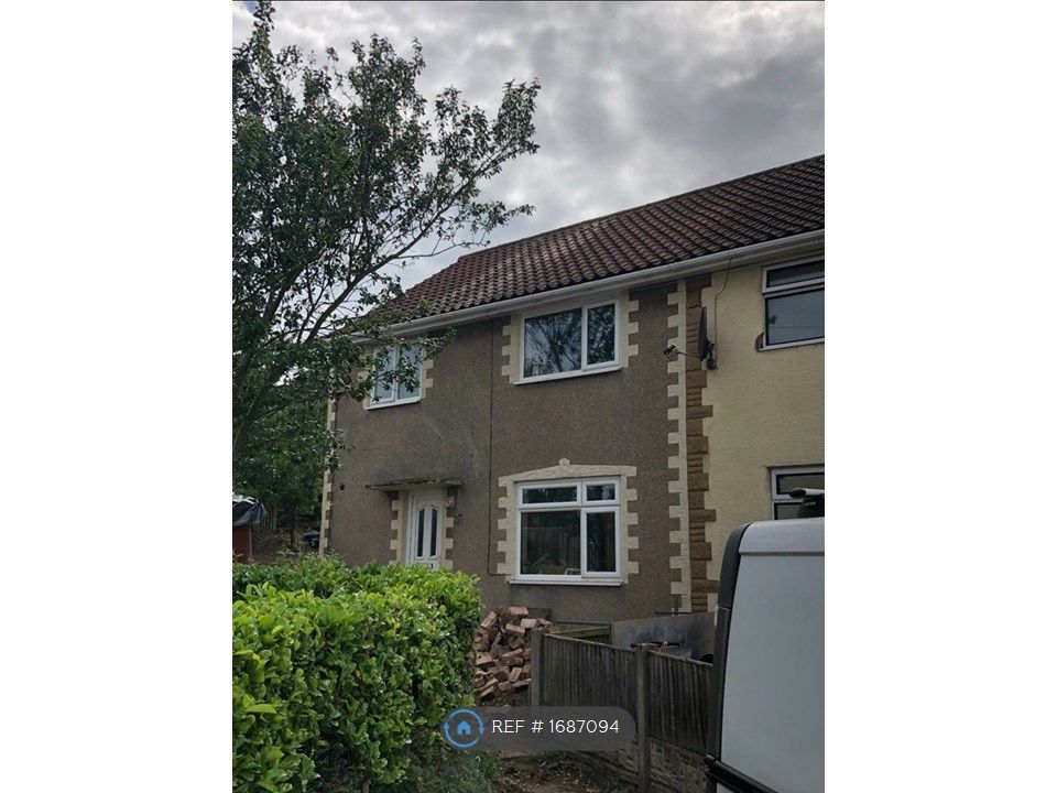 4 bed semidetached house to rent in Eaton Close, Rainworth, Mansfield