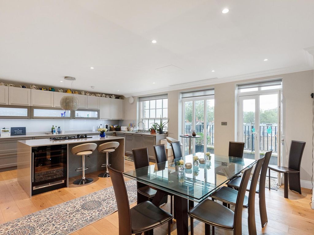 3 bed flat for sale in Gloucester Square, London W2, £3,900,000 Zoopla