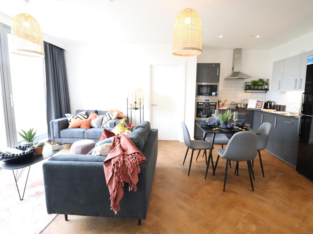 2 bed flat to rent in Broadside, Oldham Road, Manchester M4 Zoopla