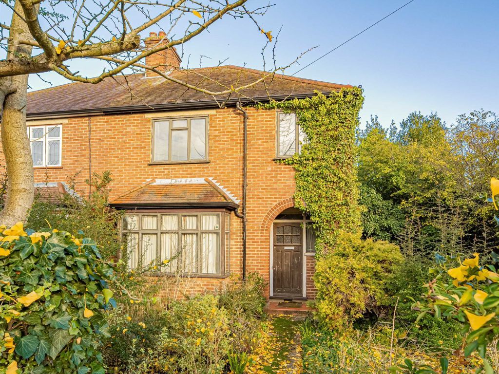 3 bed semidetached house for sale in Glenfield Road, Ashford TW15, £