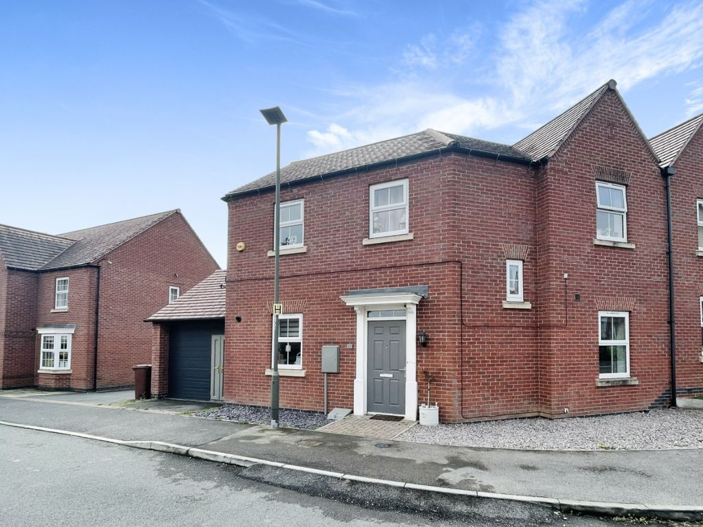 4 bed semidetached house for sale in Hope Way, Church Gresley