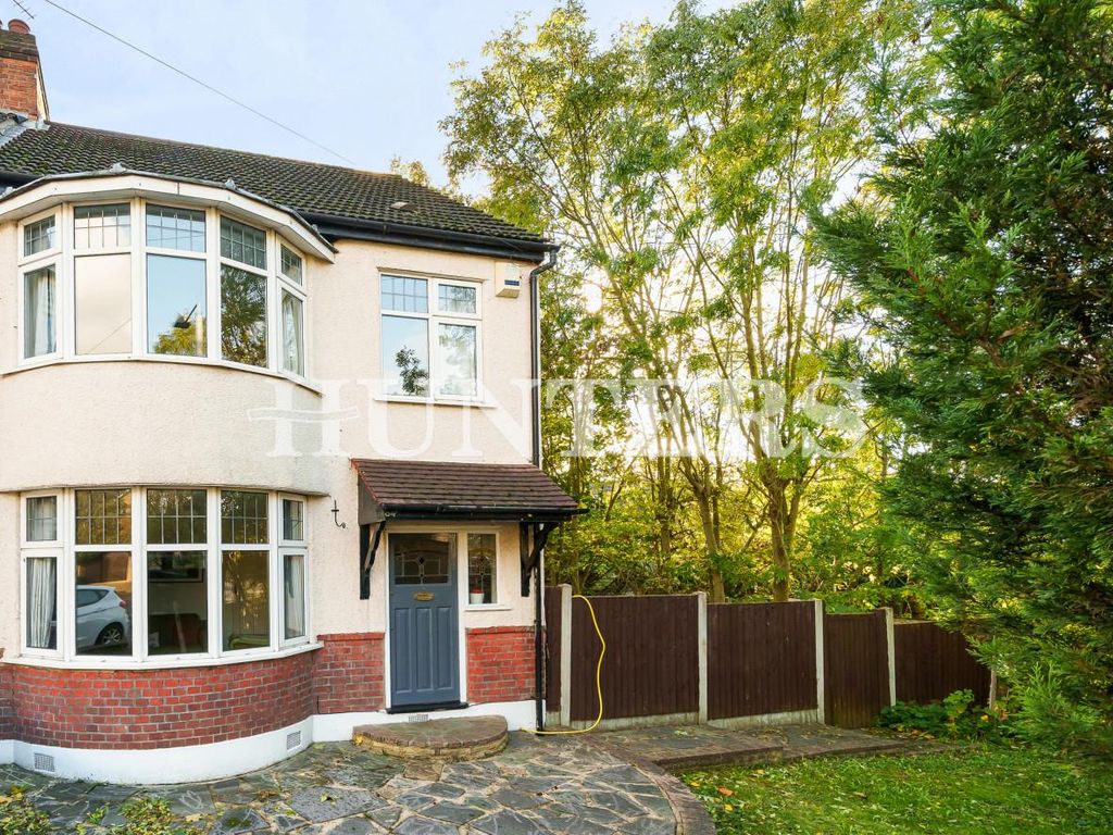 3 bed property for sale in Slewins Lane, Hornchurch RM11, £525,000 Zoopla