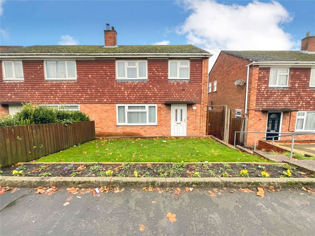 3 bed semidetached house to rent in Sheepcote Lane, Tamworth