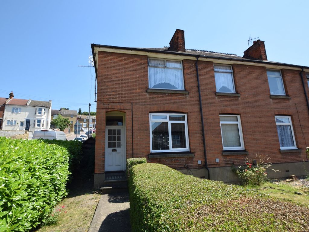 2 bed maisonette for sale in Luton Road, Chatham, Kent ME4, £170,000 ...