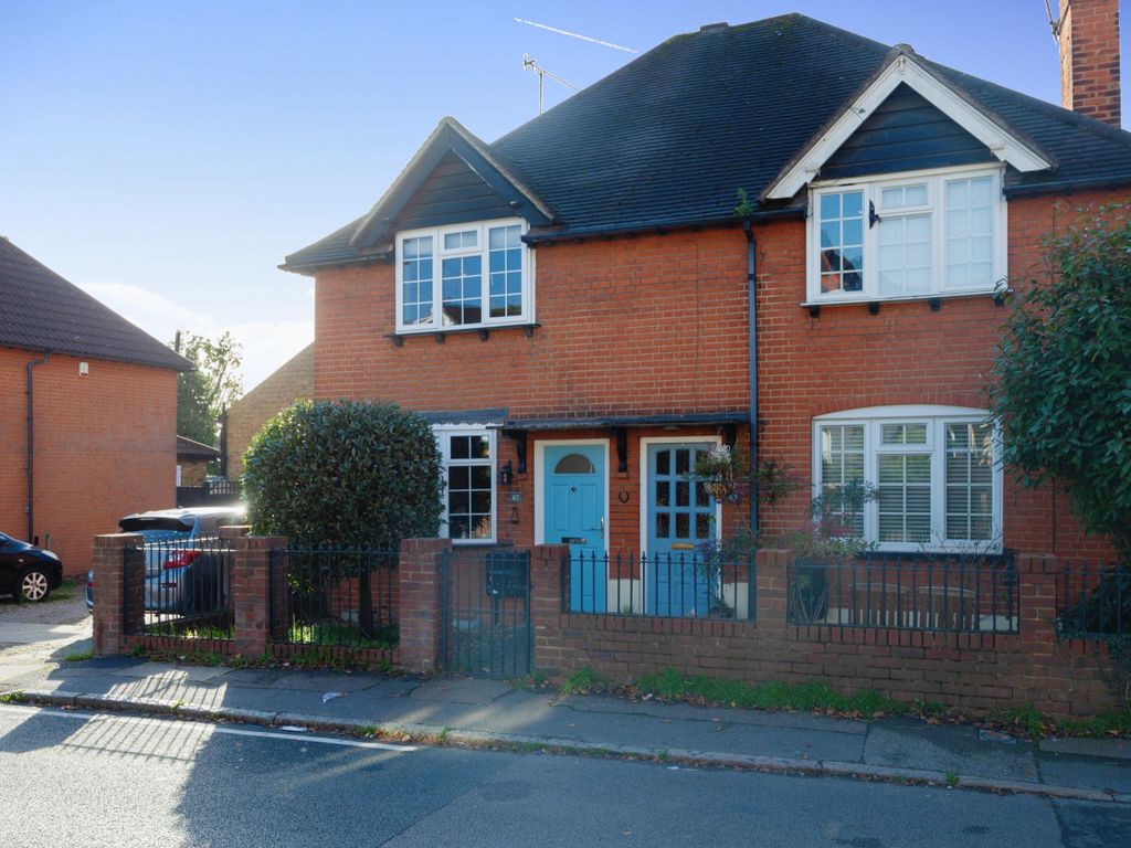 2 bed semidetached house for sale in Englands Lane, Loughton IG10 Zoopla