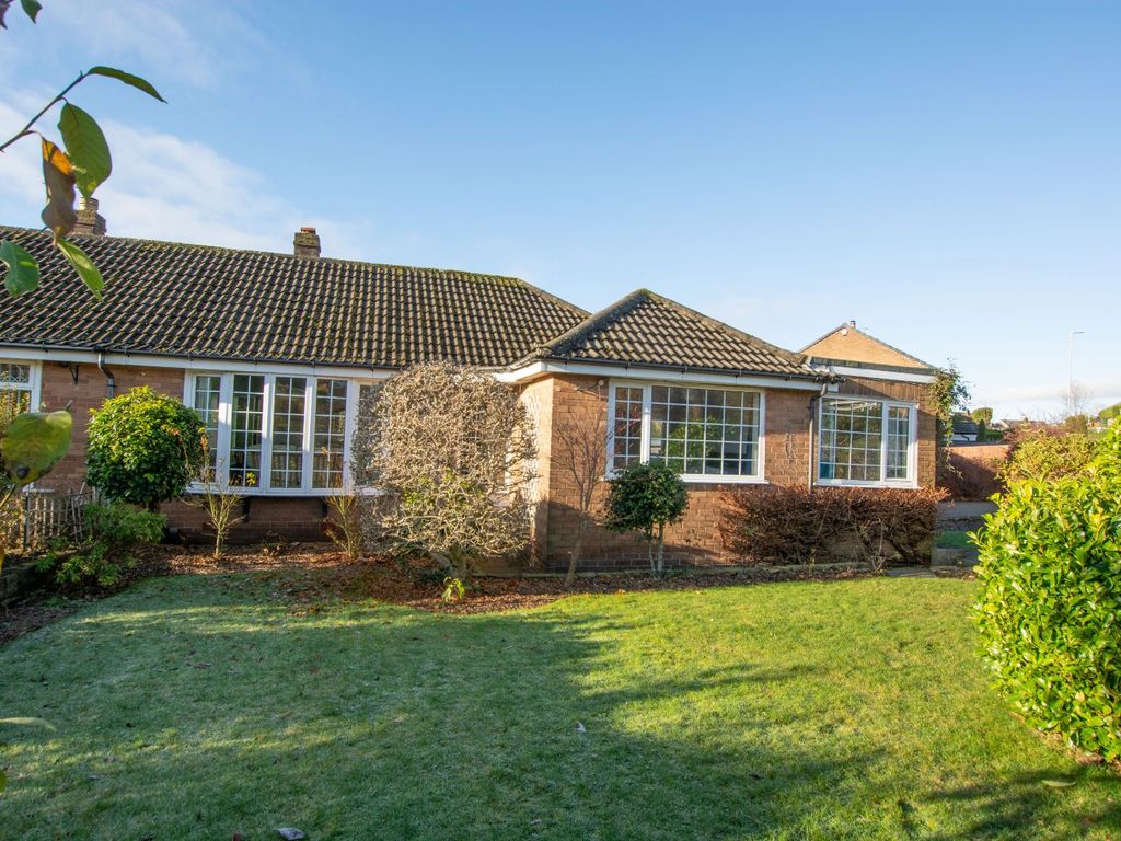 4 bed bungalow for sale in Moseley Wood Gardens, Cookridge, Leeds LS16