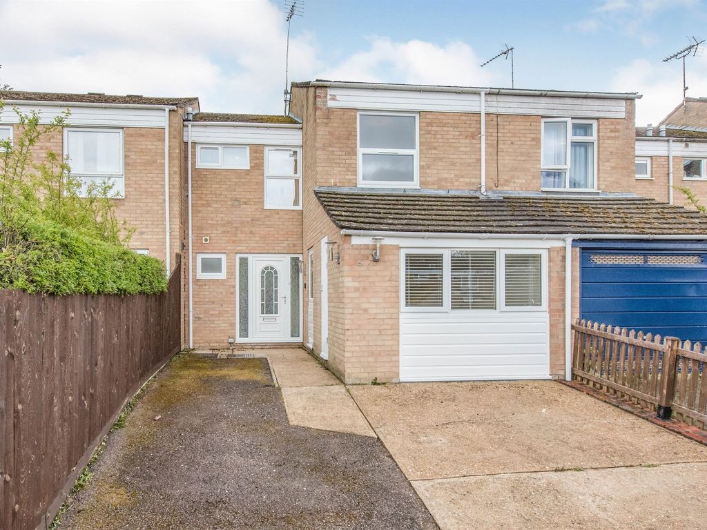 3 bed terraced house for sale in Mount Road, Brandon IP27, £230,000