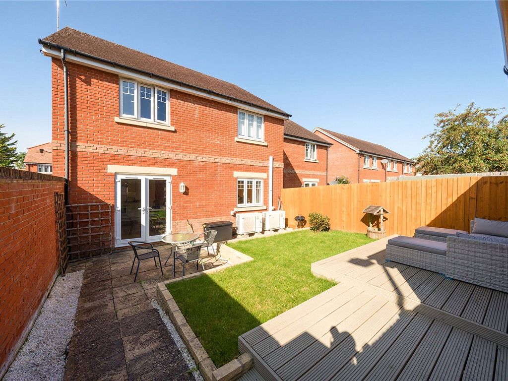 2 bed for sale in Carina Drive, Wokingham, Berkshire RG40, £