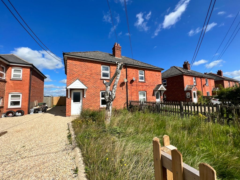 3 bed semidetached house to rent in Steventon Road, East Hanney