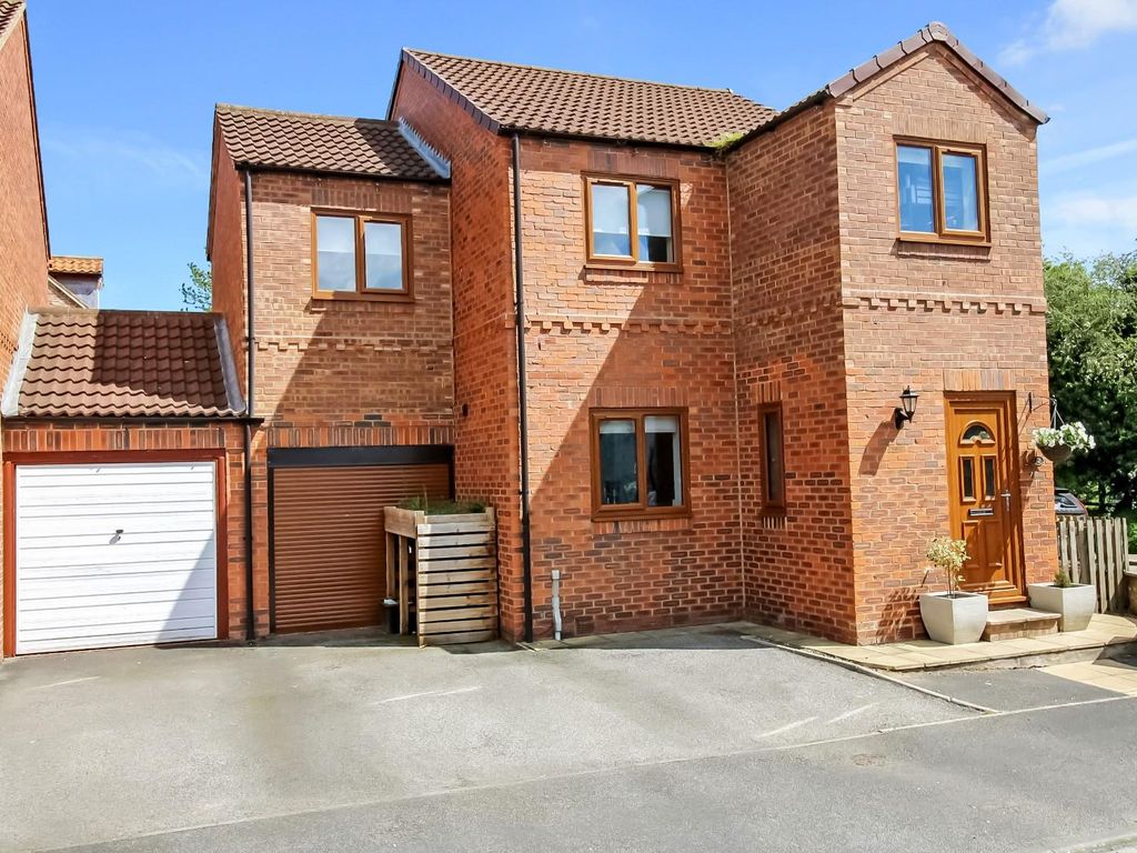 3 bed linkdetached house for sale in Gables Court, Dishforth, Thirsk