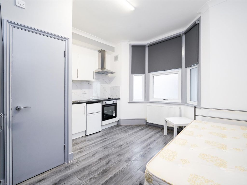 Studio to rent in Forest Road, Walthamstow E17, £775 pcm Zoopla