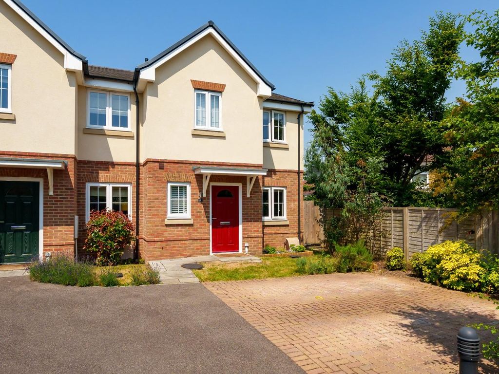 3 bed semidetached house for sale in Bridgeman Drive, Windsor SL4 Zoopla
