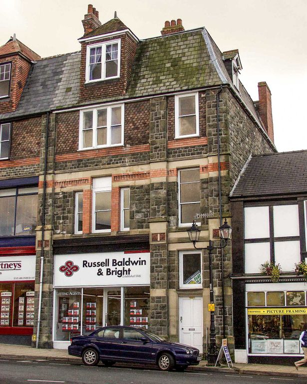 1 bed flat for sale in Station Crescent, Llandrindod Wells LD1, £45,000