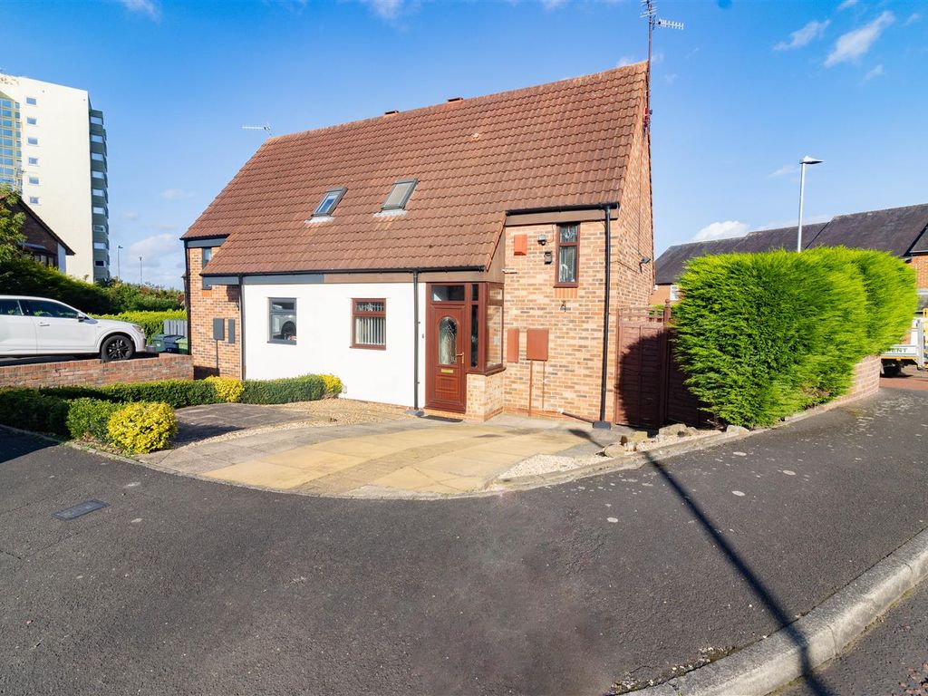 2 bed semidetached house for sale in St. Vincent Court, Gateshead NE8