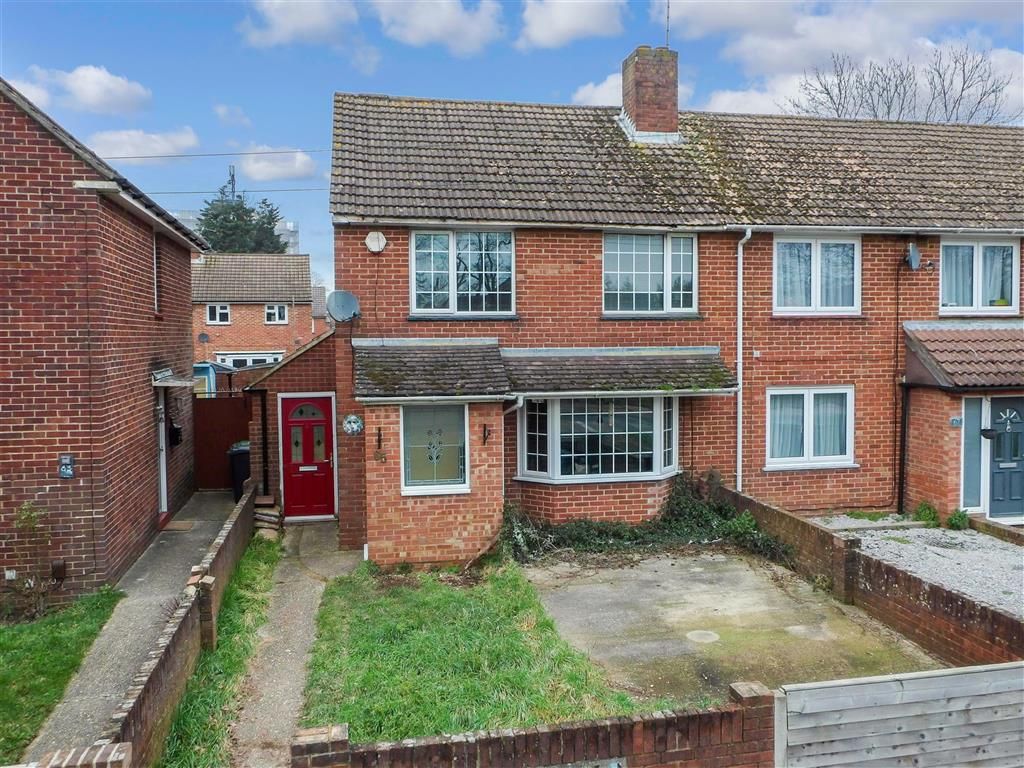 2 bed end terrace house for sale in Crossland Drive, Havant, Hampshire