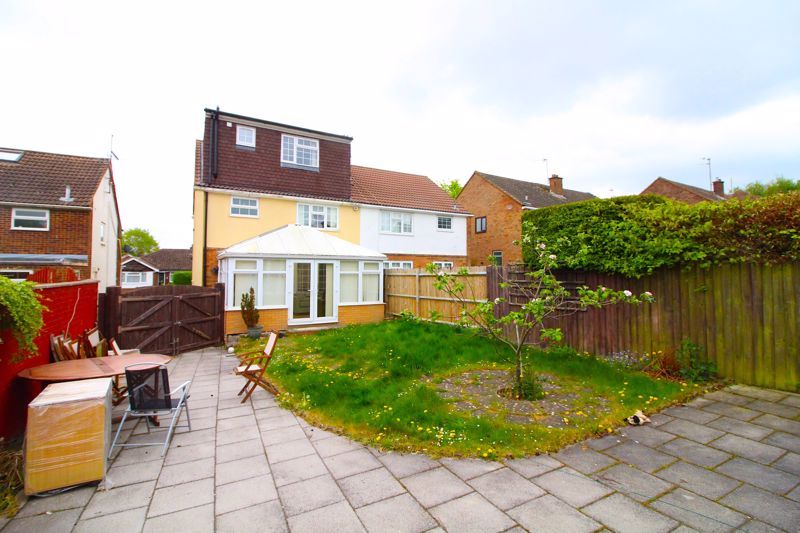 5 bed semidetached house for sale in Stanton Road, Luton LU4 Zoopla