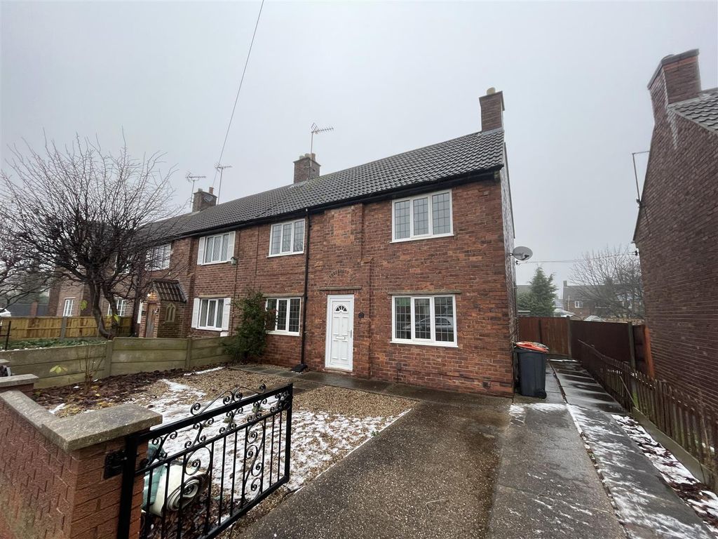 3 Bed Semi Detached House To Rent In Clumber Crescent Stanton Hill