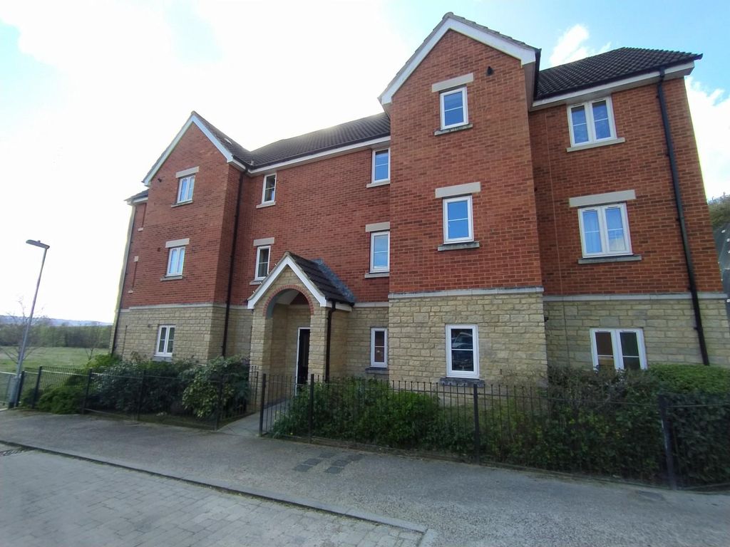 2 bed flat to rent in Knights Maltings, Frome BA11, £1,025 pcm Zoopla
