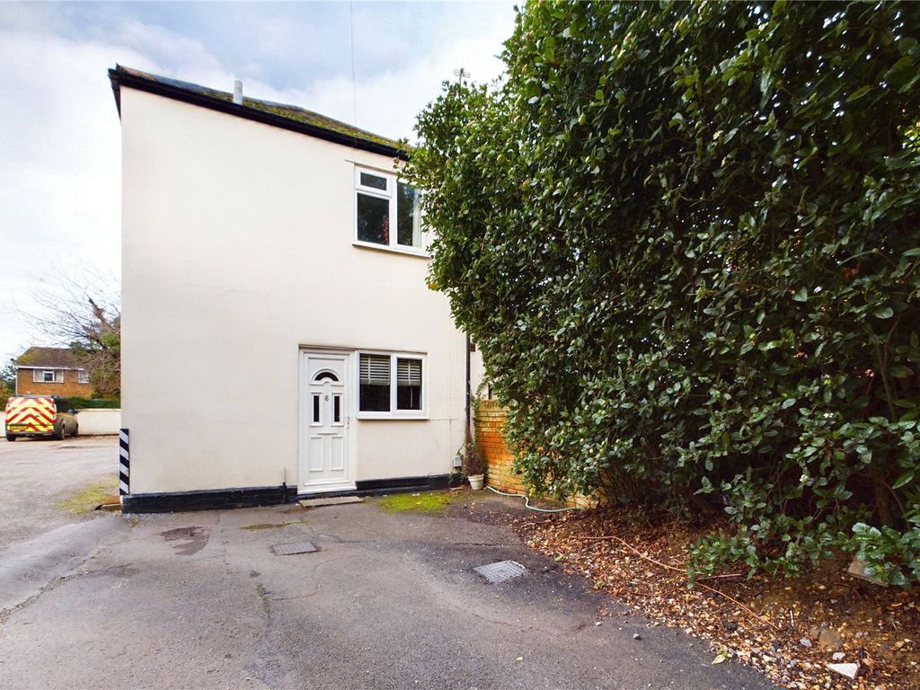 1 bed to rent in 52 School Road, Tilehurst, Reading