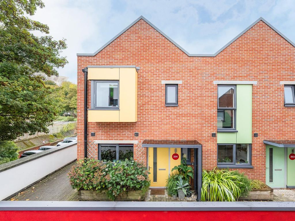 3 bed end terrace house for sale in Paintworks, Arnos Vale, Bristol BS4