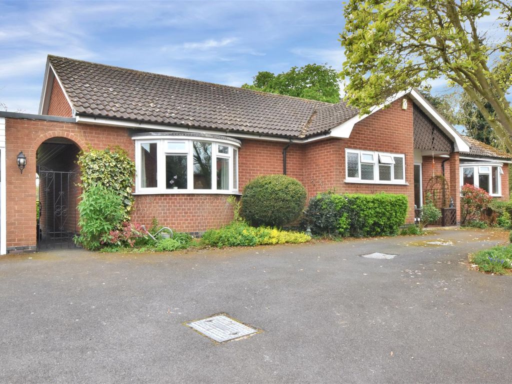 3 bed detached bungalow for sale in Main Street, Coddington, Newark