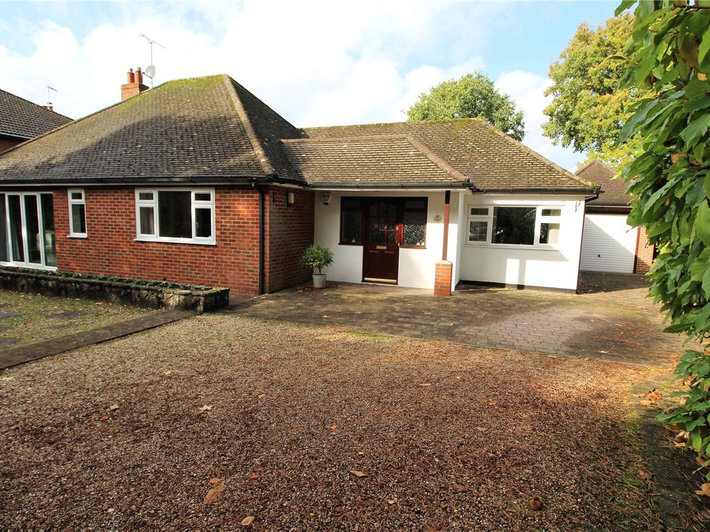 4 bed bungalow for sale in Velmead Road, Fleet, Hampshire GU52 Zoopla