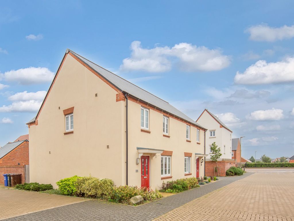 3 bed semidetached house for sale in Fakenham Street, Bicester OX26, £