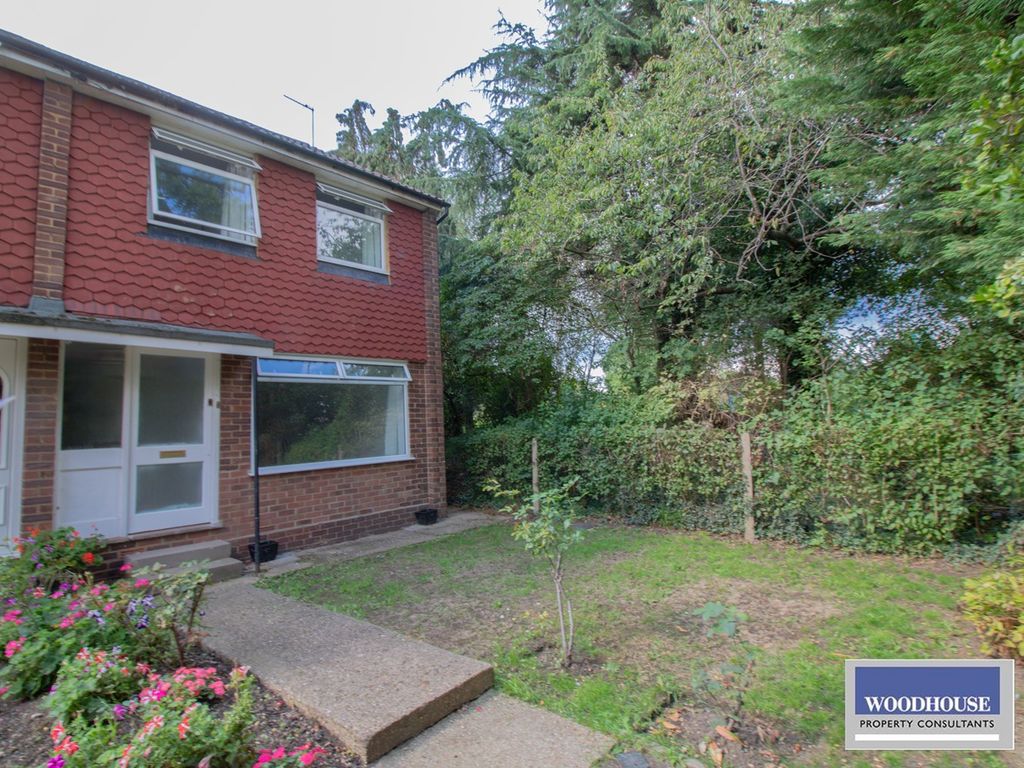 3 bed end terrace house to rent in Paradise Close, Cheshunt, Waltham