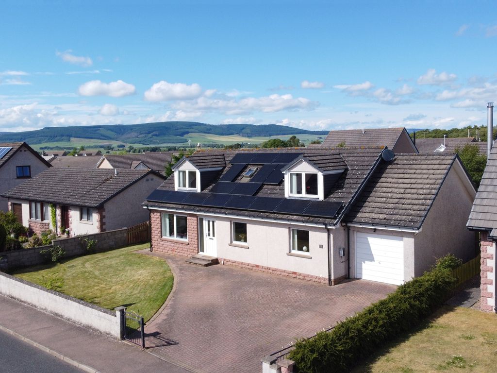 5 bed detached house for sale in Reed Crescent, Laurencekirk AB30, £