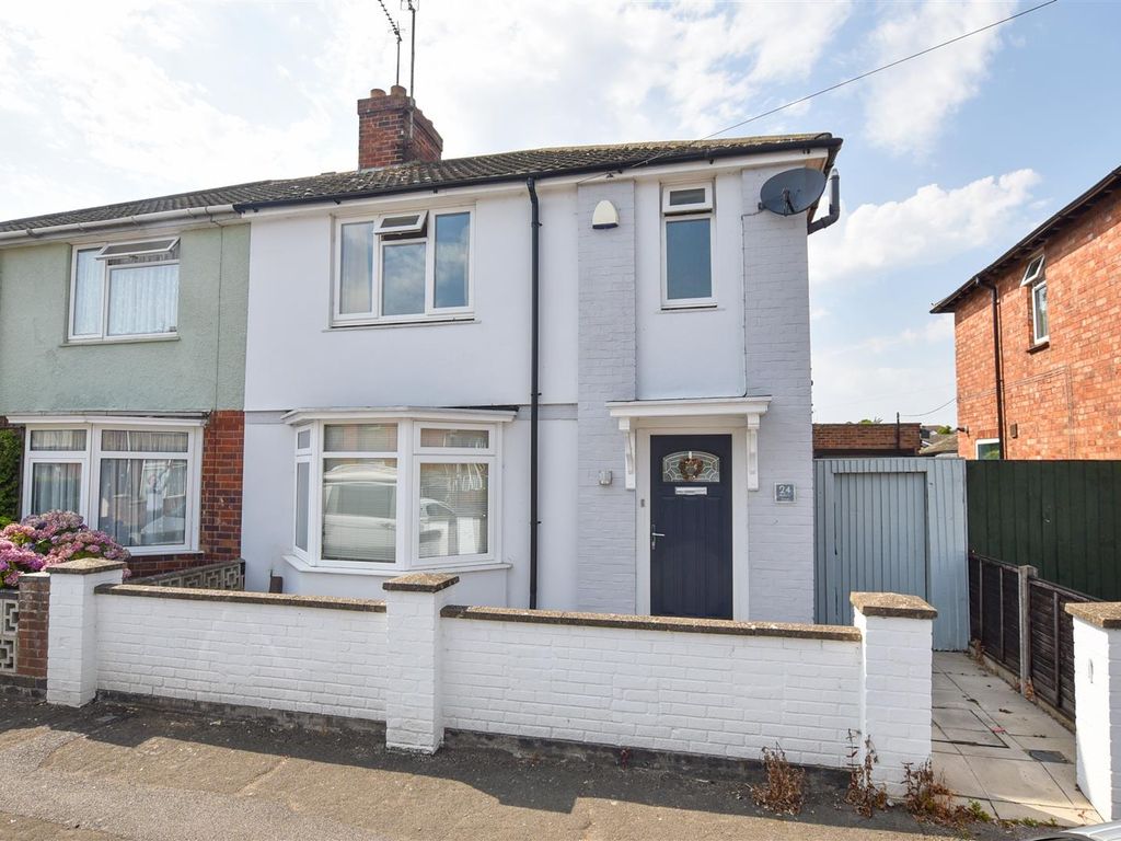 3 bed semidetached house for sale in Roberts Street, Wellingborough