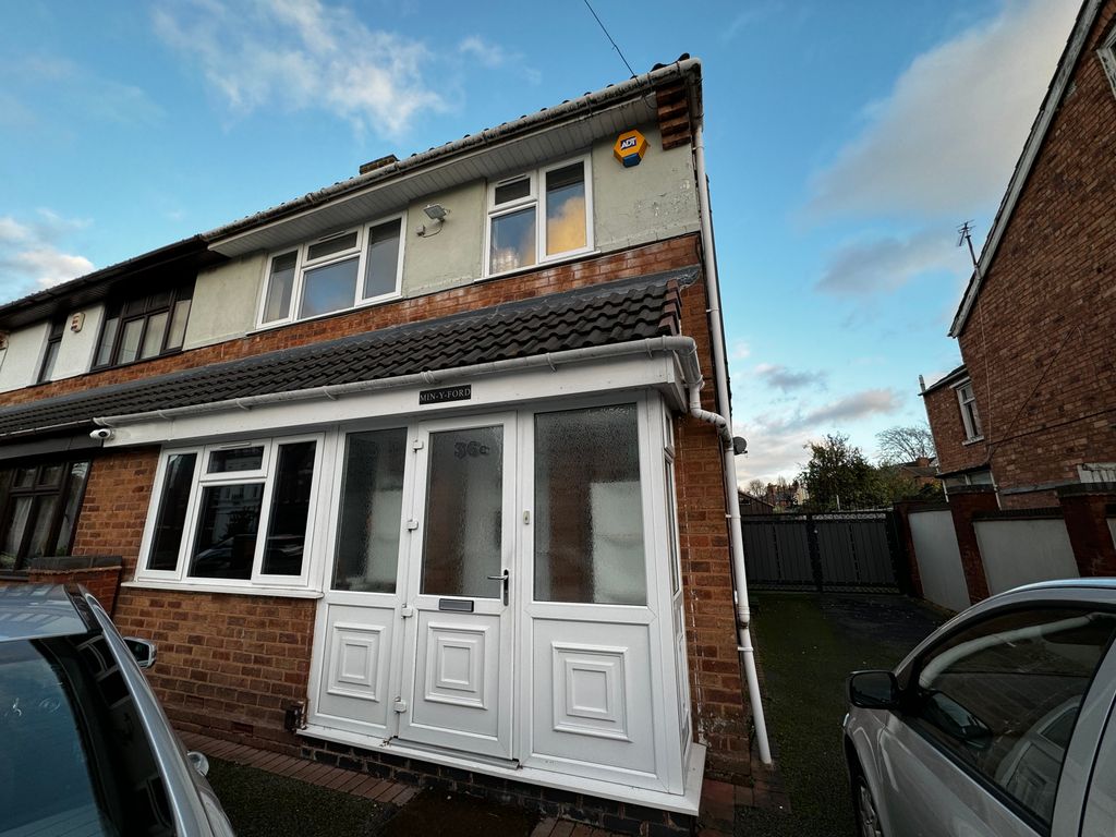 1 bed flat to rent in Riches Street, Newbridge, Wolverhampton WV6, £995