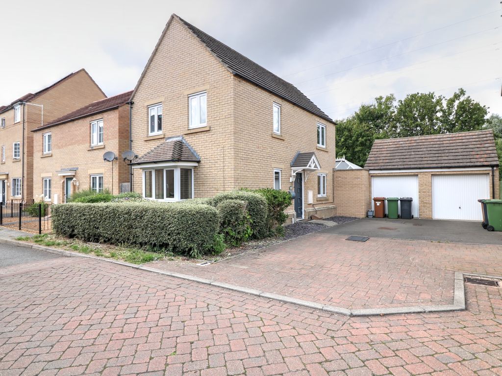 4 bed detached house for sale in Baldwin Drive, Peterborough PE2, £