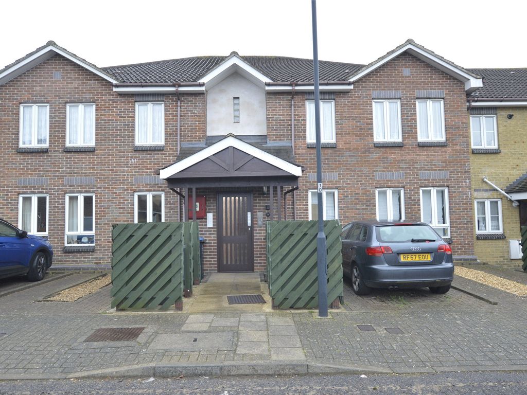 2 bed flat for sale in Cobham Close, Edgware HA8 Zoopla