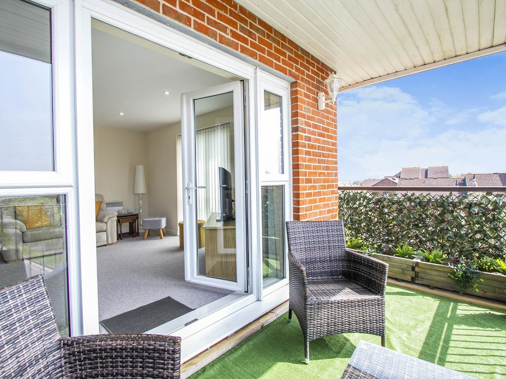 2 bed flat for sale in Newfoundland Drive, Poole BH15 Zoopla