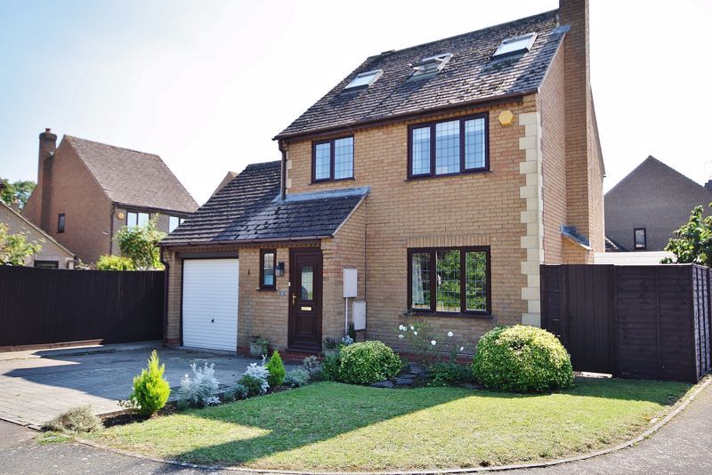 4 bed detached house for sale in Schofield Gardens, Witney OX28, £