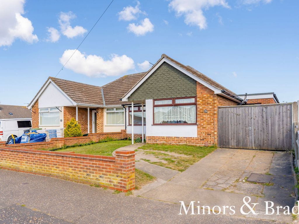 4 bed semidetached bungalow to rent in Dorothy Avenue, Bradwell NR31