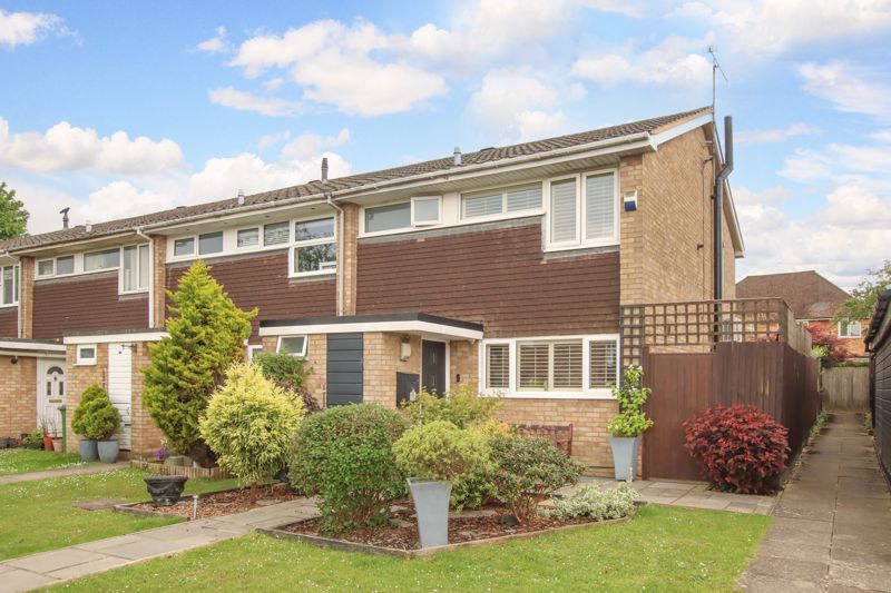 3 bed semidetached house for sale in Haddon Close, Hemel Hempstead HP3
