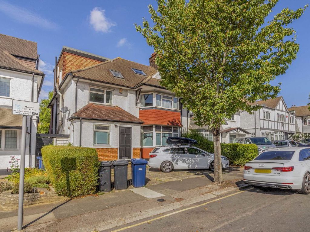 5 bed semidetached house to rent in Foscote Road, London NW4, £3,750