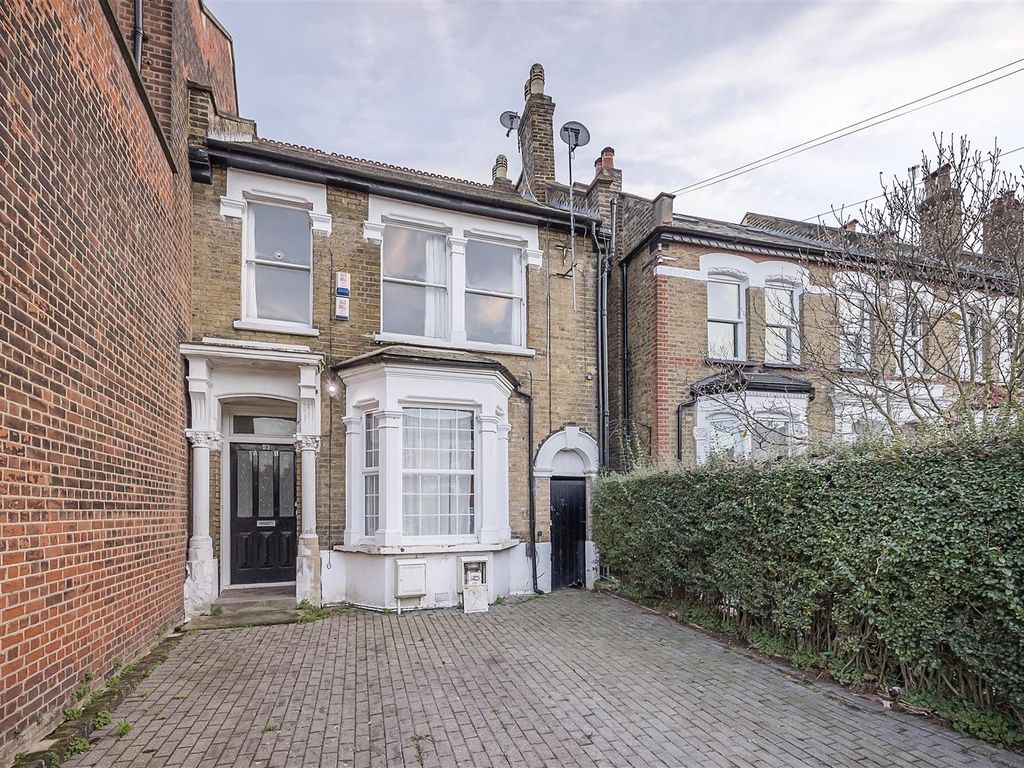 2 bed flat for sale in Melville Road, Walthamstow, London E17, £525,000