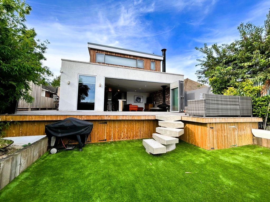 4 bed detached house for sale in Tennyson Walk, Gravesend, Kent DA11, £