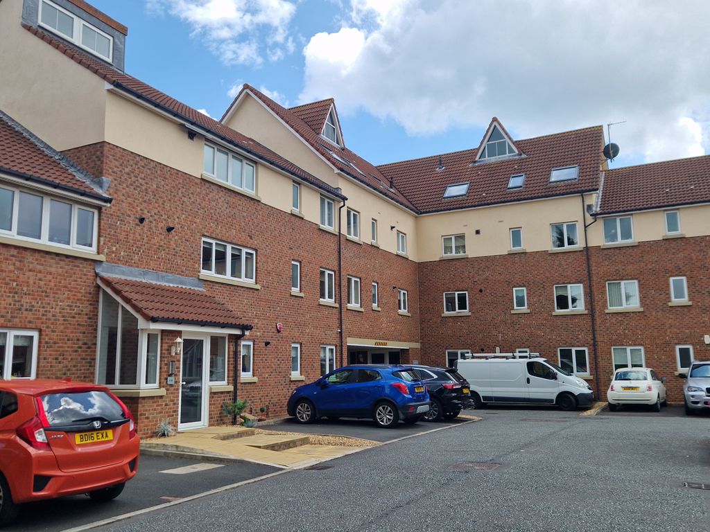 2 bed flat to rent in Friars Rise, Whitley Bay NE25, £750 pcm Zoopla