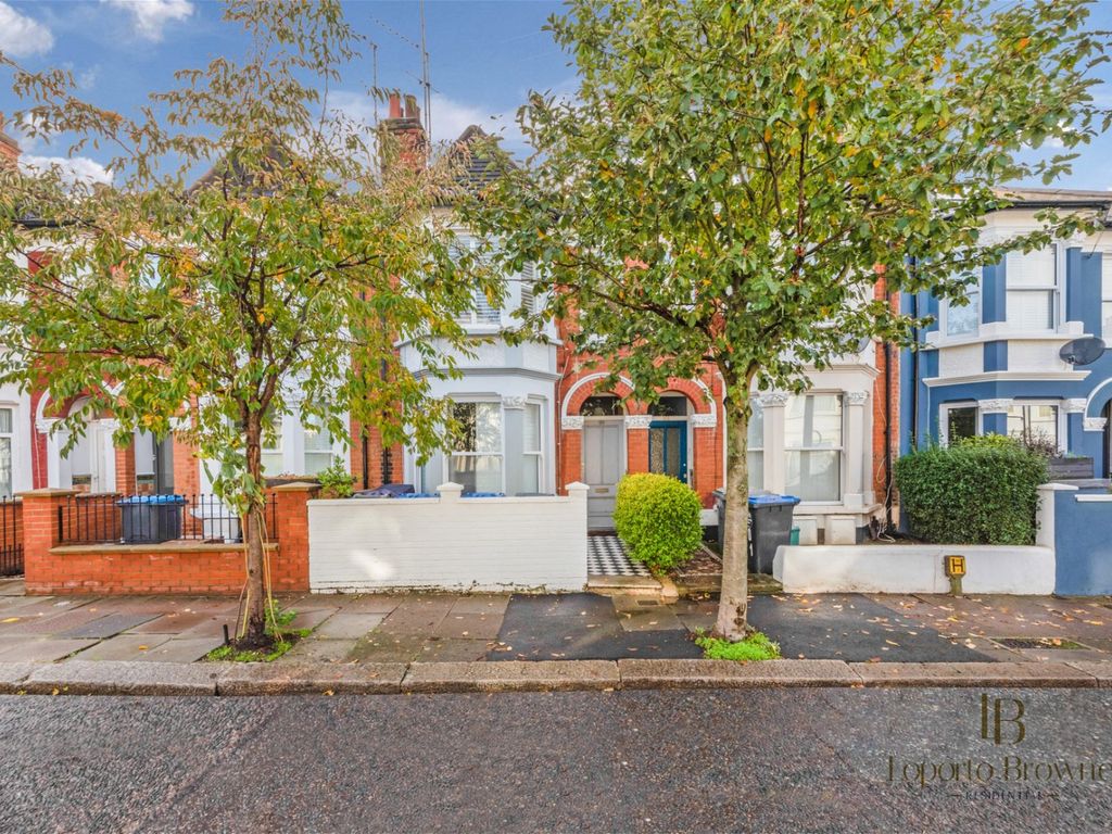 1 bed flat for sale in Churchill Road, Willesden Green NW2, £475,000