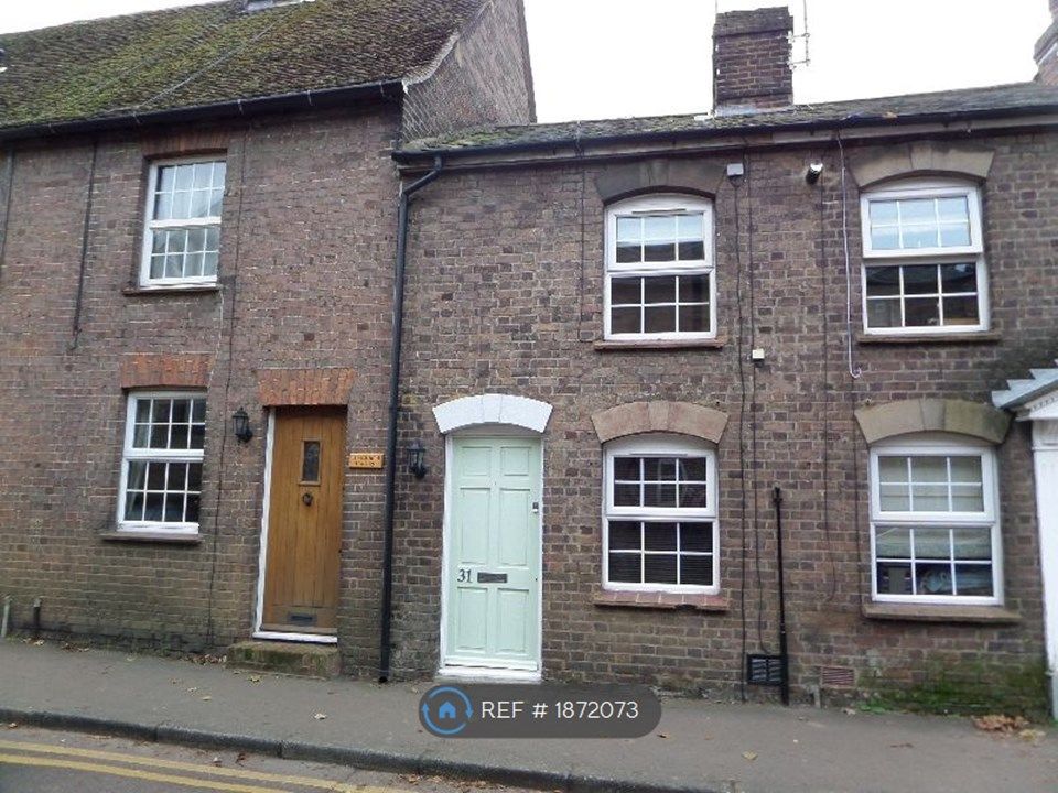 2 bed terraced house to rent in Leyton Road, Harpenden AL5, £1,250 pcm