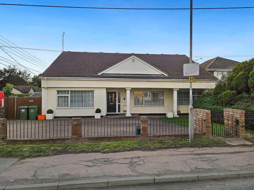 3 bed detached bungalow for sale in Pound Lane, Bowers Gifford