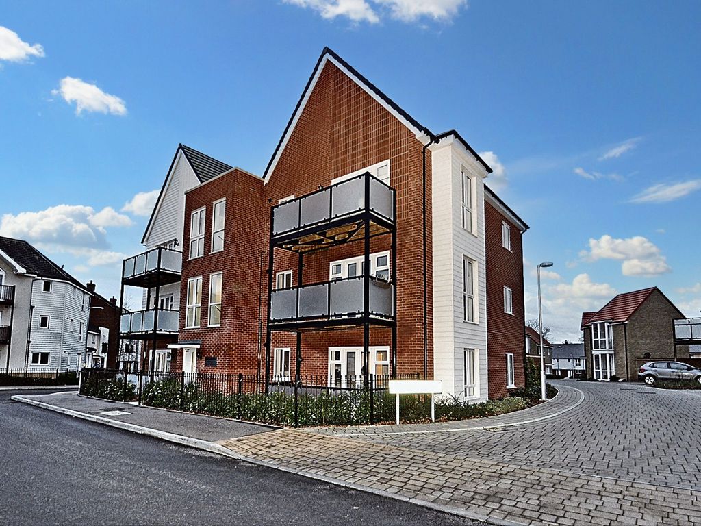 2 bed flat to rent in Sir John Killick Road, Ashford TN23, £1,100 pcm