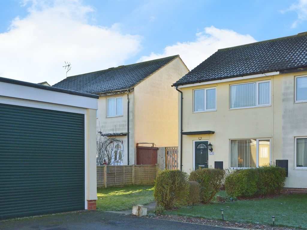 3 bed semidetached house for sale in Cleveland, Bradville, Milton